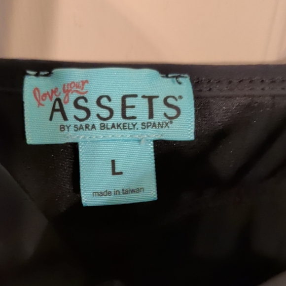 Assets By Spanx One Piece Swimsuit - Picture 2 of 4